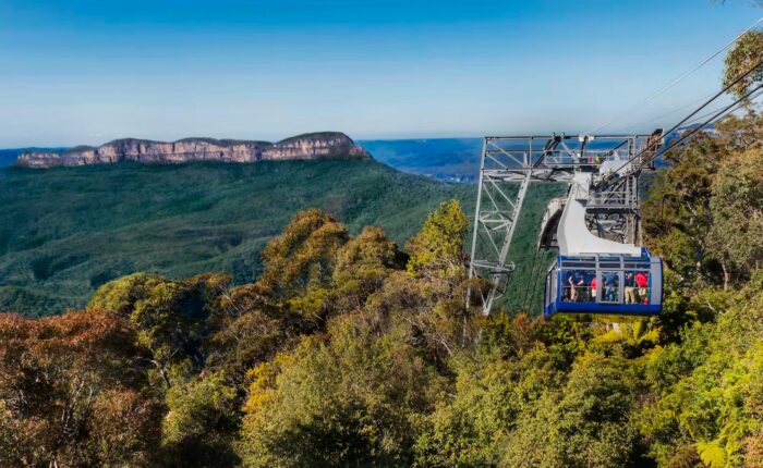 A cable car is going down from the top of Blue Mountains with Scenic Skyway