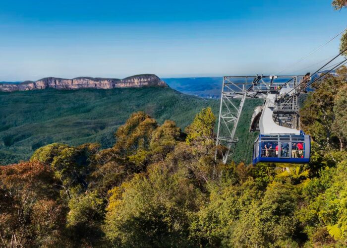 A cable car is going down from the top of Blue Mountains with Scenic Skyway